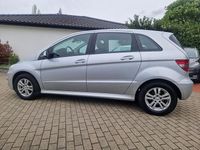 Gebraucht Mercedes B180 116 PS (85 kW) 2010 Silber Van / Kleinbus