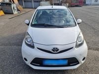 Gebraucht Toyota Aygo 68 PS (50 kW) 2013 Weiß Kleinwagen