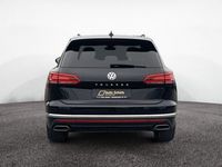 Gebraucht VW Touareg Basis 231 PS (169 kW) 2020 Deep black perleffekt SUV