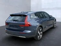 Gebraucht Volvo V60 CC Plus 197 PS (144 kW) 2023 Blau Kombi