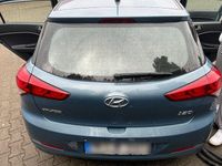 Gebraucht Hyundai i20 Style 101 PS (74 kW) 2015 Blau Kleinwagen
