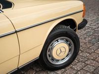 Gebraucht Mercedes 200 109 PS (80 kW) 1982 Gelb Kombi