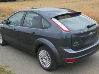 Gebraucht Ford Focus 115 PS (84 kW) 2010 Grau Limousine