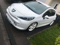 gebraucht Peugeot 207 mit vielen Extras und sehr sportlichen Anblick