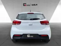 Używany Kia Rio Vision 101 KM (74 kW) 2023 Biały Sedan/Limuzyna