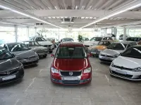 Gebraucht VW Touran Trendline 140 PS (102 kW) 2007 Rot Van / Kleinbus