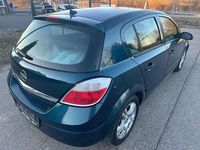 Gebraucht Opel Astra Edition 105 PS (77 kW) 2007 Grün Limousine