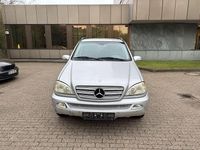 Gebraucht Mercedes ML270 163 PS (119 kW) 2003 Silber SUV