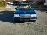 Używany Mercedes E280 193 KM (141 kW) 1995 Niebieski Kombi
