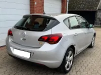 Usata Opel Astra 2011 Argento Berlina