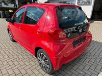 Gebraucht Toyota Aygo 68 PS (50 kW) 2008 Rot Kleinwagen
