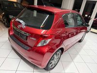 Gebraucht Toyota Yaris Club 99 PS (72 kW) 2012 Rot Limousine