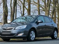 Usata Opel Astra 100 CV (73 kW) 2012 Andere farben Utilitaria