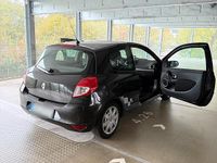 Gebraucht Renault Clio II 75 PS (55 kW) 2011 Schwarz Kleinwagen