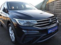 Gebraucht VW Tiguan Allspace Pro 150 PS (110 kW) 2024 Deep black perleffekt (metallic) SUV