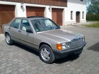 Gebraucht Mercedes 190 122 PS (89 kW) 1987 Silber Limousine