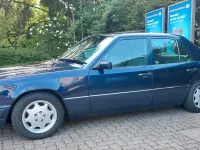 Gebraucht Mercedes E220 150 PS (110 kW) 1994 Blau Limousine