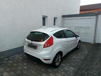 Gebraucht Ford Fiesta 60 PS (44 kW) 2011 Weiß Kleinwagen