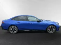 Gebraucht BMW i5 M Sport 442 kW (601 PS) 2025 Bmw individual frozen portimao blue metallic Limousine