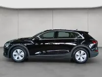 Gebraucht Audi e-tron Basis 230 kW (313 PS) 2022 Brillantschwarz SUV