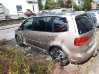 Gebraucht VW Touran Highline 150 PS (110 kW) 2012 Gold Van / Kleinbus