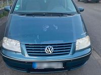 Second-hand VW Sharan 116 CP (85 kW) 2002 Albastru Monovolum