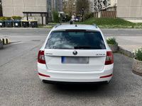 Gebraucht Skoda Octavia 105 PS (77 kW) 2015 Weiß Kleinwagen