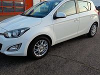 Gebraucht Hyundai i20 101 PS (74 kW) 2014 Weiß Kleinwagen