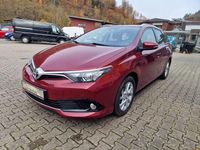 Gebraucht Toyota Auris Comfort 116 PS (85 kW) 2017 Ruby flare Kombi