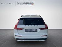 Gebraucht Volvo V60 Plus 455 PS (334 kW) 2022 Crystal white pearl / metallic Kombi