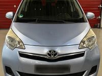Gebraucht Toyota Verso-S 99 PS (72 kW) 2012 Blau Van / Kleinbus