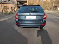 Gebraucht Skoda Octavia 179 PS (131 kW) 2015 Grau Kleinwagen