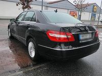 Gebraucht Mercedes E220 170 PS (125 kW) 2012 Schwarz Limousine