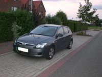 Gebraucht Hyundai i30 Comfort 148 PS (108 kW) 2010 Grau metallic Limousine