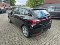 Gebraucht Hyundai i20 Select 101 PS (74 kW) 2021 Schwarz Kleinwagen