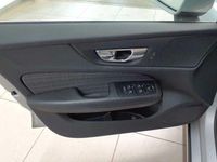 Gebraucht Volvo V60 Core 197 PS (144 kW) 2023 Silver dawn metallic Kombi