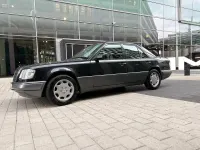 Gebraucht Mercedes E220 150 PS (110 kW) 1994 Schwarz Limousine