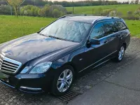 Gebraucht Mercedes E300 Avantgarde 231 PS (169 kW) 2011 Blau Kombi