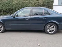 Gebraucht Mercedes E220 150 PS (110 kW) 2002 Blau Limousine