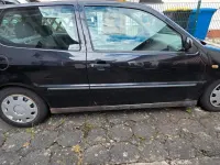 Gebraucht VW Polo 60 PS (44 kW) 1998 Schwarz Kleinwagen