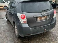 Gebraucht Toyota Sportsvan 126 PS (92 kW) 2011 Van / Kleinbus