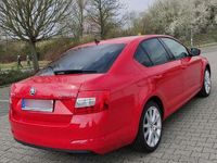 Gebraucht Skoda Octavia Elegance 150 PS (110 kW) 2015 Rot Kleinwagen