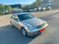 Gebraucht Mercedes C180 143 PS (105 kW) 2003 Gold Limousine