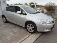 Gebraucht Opel Astra Design Edition 140 PS (102 kW) 2011 Argonsilber Limousine
