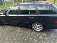 Gebraucht Mercedes E220 Classic 150 PS (110 kW) 2004 Schwarz Kombi