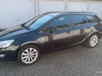Usata Opel Astra 140 CV (102 kW) 2012 Nero Berlina