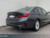 Używany BMW 320 Advantage 190 KM (139 kW) 2022 Szary Sedan/Limuzyna