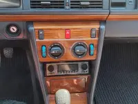 Gebraucht Mercedes 200 118 PS (86 kW) 1991 Grau Limousine
