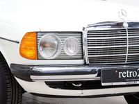 Gebraucht Mercedes 200 109 PS (80 kW) 1981 Weiß Limousine