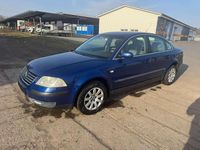 Gebraucht VW Passat Basis 102 PS (75 kW) 2001 Inkyblue perleffekt Limousine